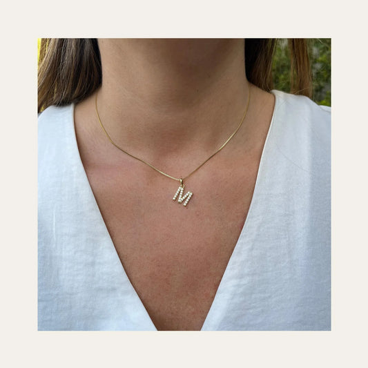 Collar Letra con Circones