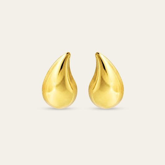 Aros con forma de gota, enchapados en oro de 18 kt, sobre fondo blanco - Coca Johnson Joyas - Chile