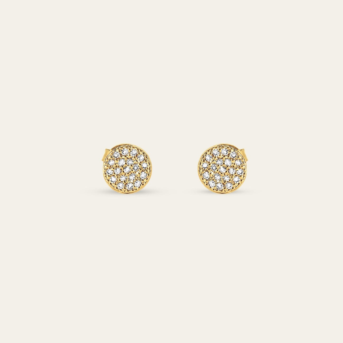 Aros de tope enchapados en oro de 18 kt con minicircones, sobre fondo blanco - Coca Johnson Joyas - Chile