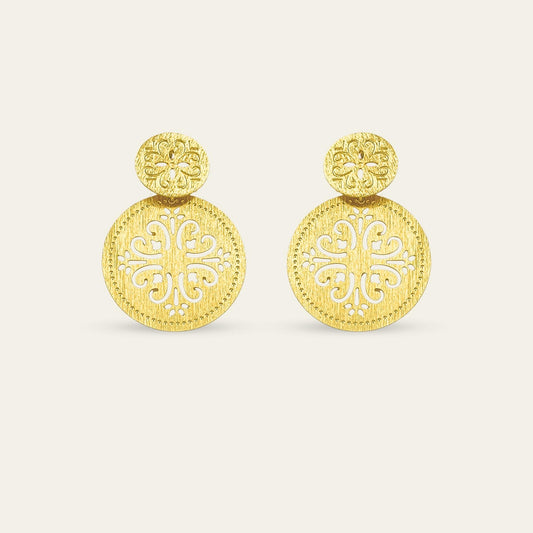 Aros calados, enchapados en oro de 18 kt, sobre fondo blanco - Coca Johnson Joyas - Chile
