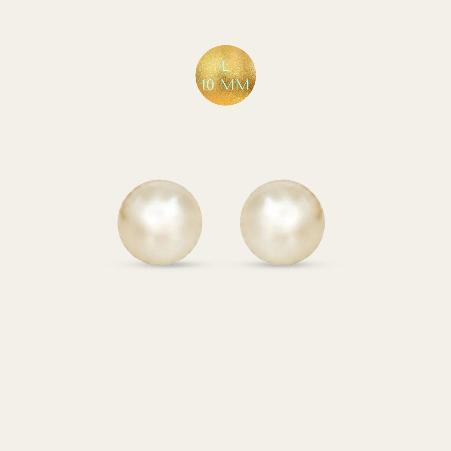 Aros de perlas de fantasía, enchapados en oro de 18 kt, sobre fondo blanco talla L - Coca Johnson Joyas - Chile