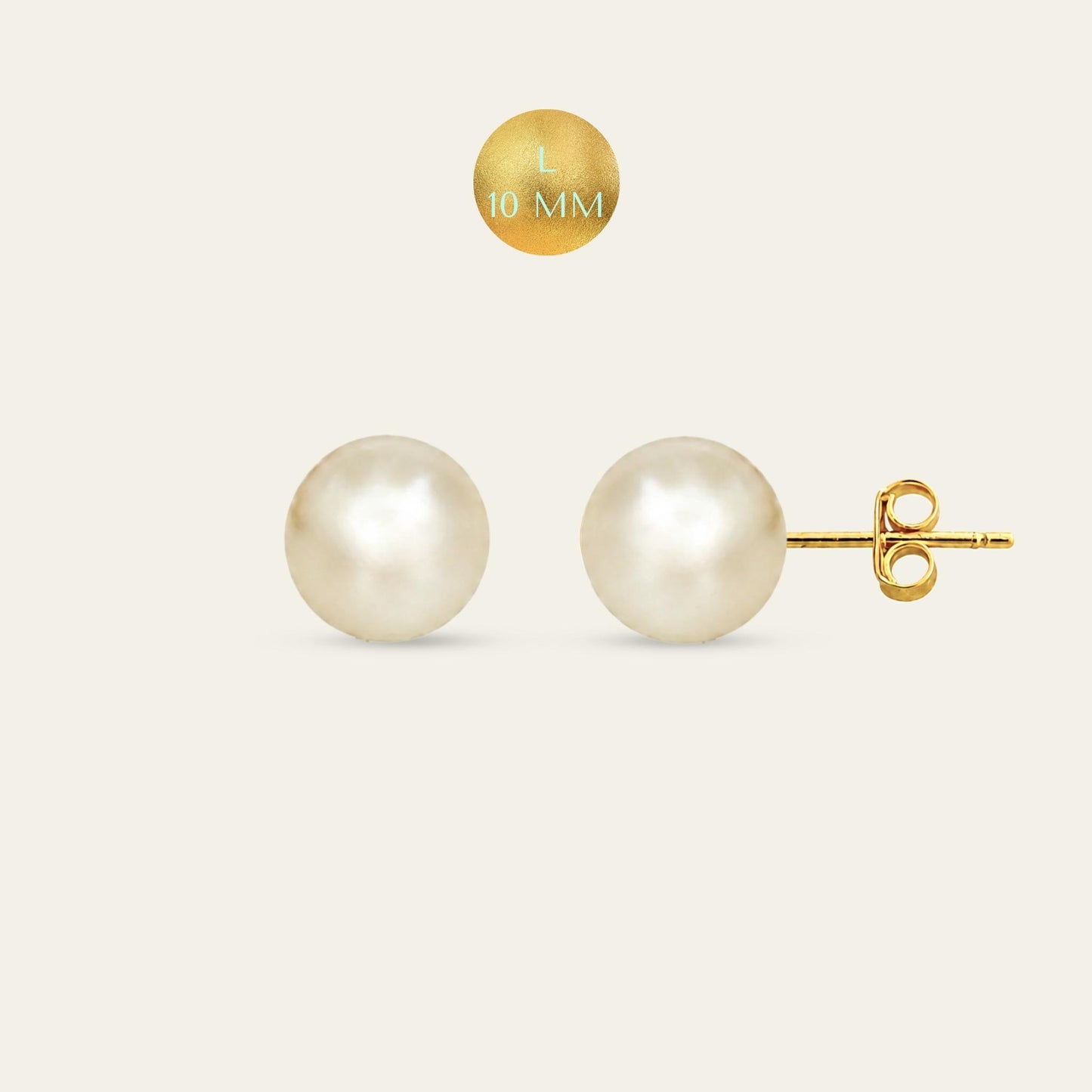 Aros de perlas de fantasía, enchapados en oro de 18 kt, frente y lado sobre fondo blanco talla L- Coca Johnson Joyas - Chile