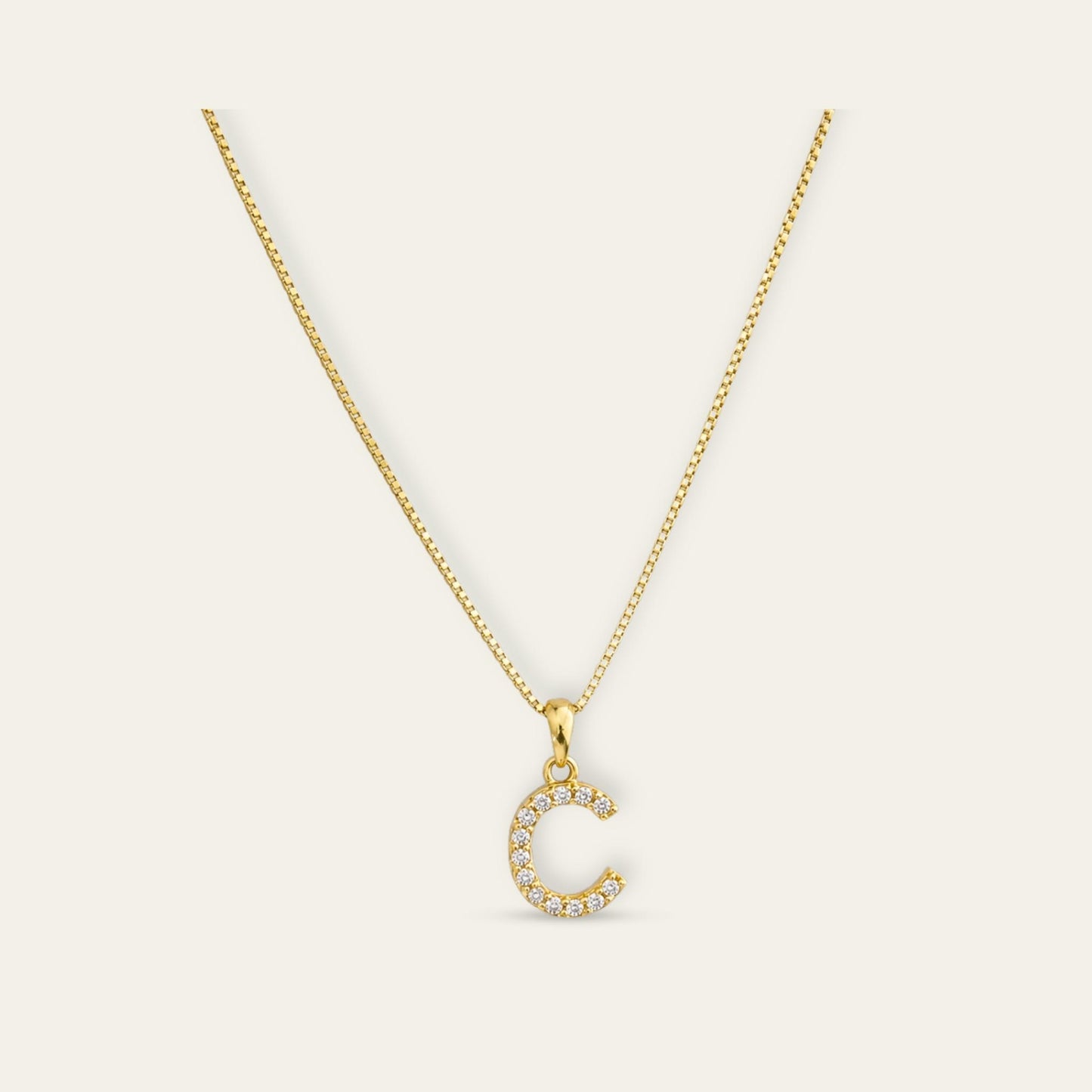 Collar con cadena lisa y letra C con circones