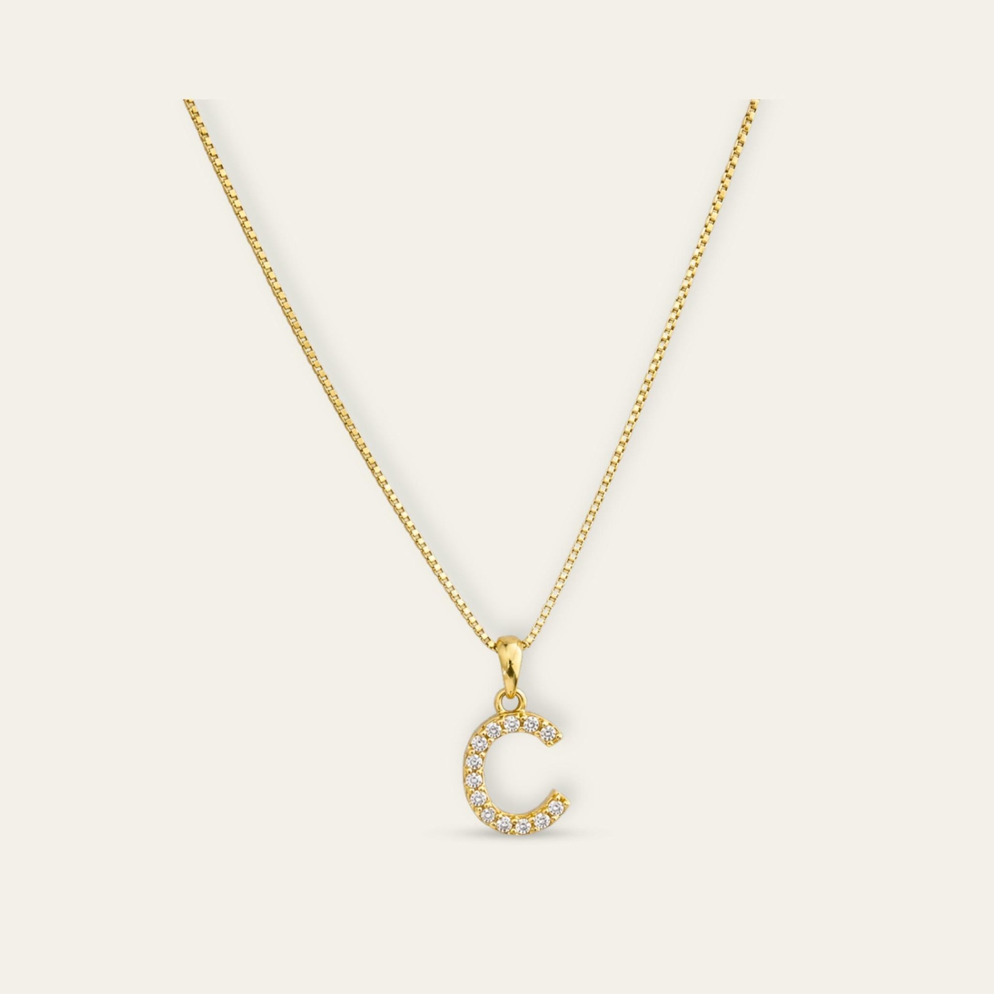Collar con cadena lisa y letra C con circones