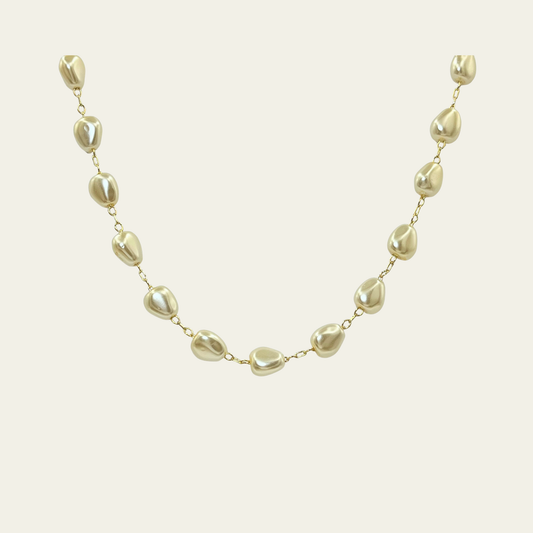 Collar corto con perlas en forma de gota