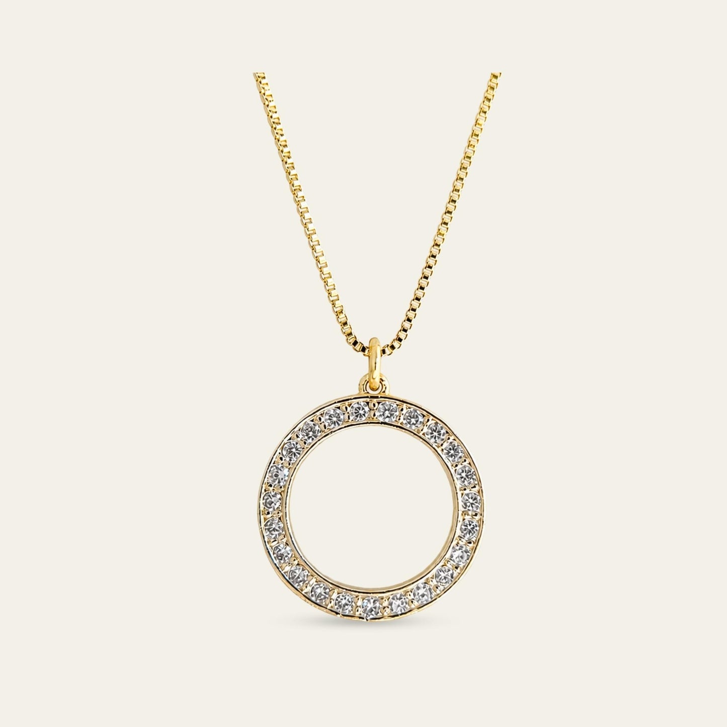 Collar_cadena enchapada en oro 18 Kt, colagante de circunsferencia con circones, sobre fondo blanco - Coca Johnson Joyas - Chile