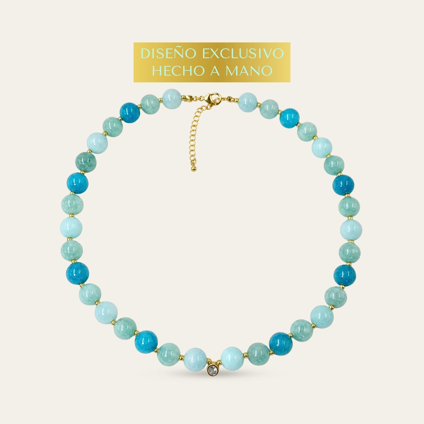 Collar de ágatas en tonos azul agua con circón agua marina y enchape oro 18k sobre fondo blanco - Coca Johnson Joyas - Chile