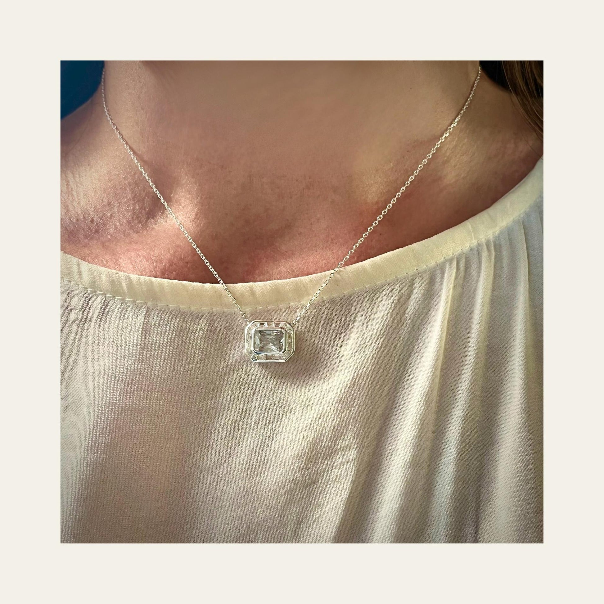 Collar_Cleo_Uso_zoom - Coca Johnson Joyas - Chile