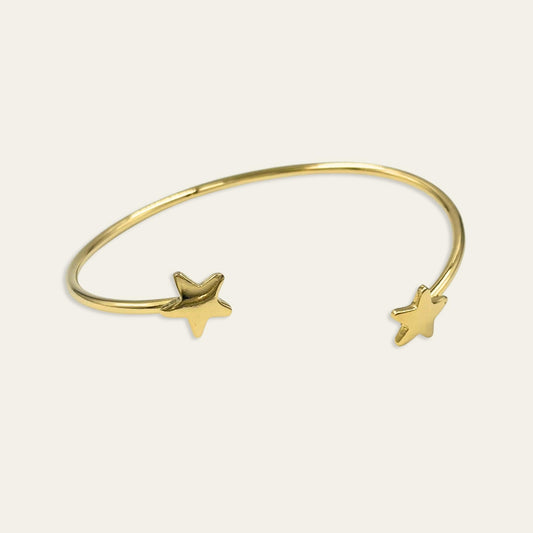 Esclava con estrella en las puntas, enchapada en oro de 18kt, sobre fondo blanco  - Coca Johnson Joyas - Chile