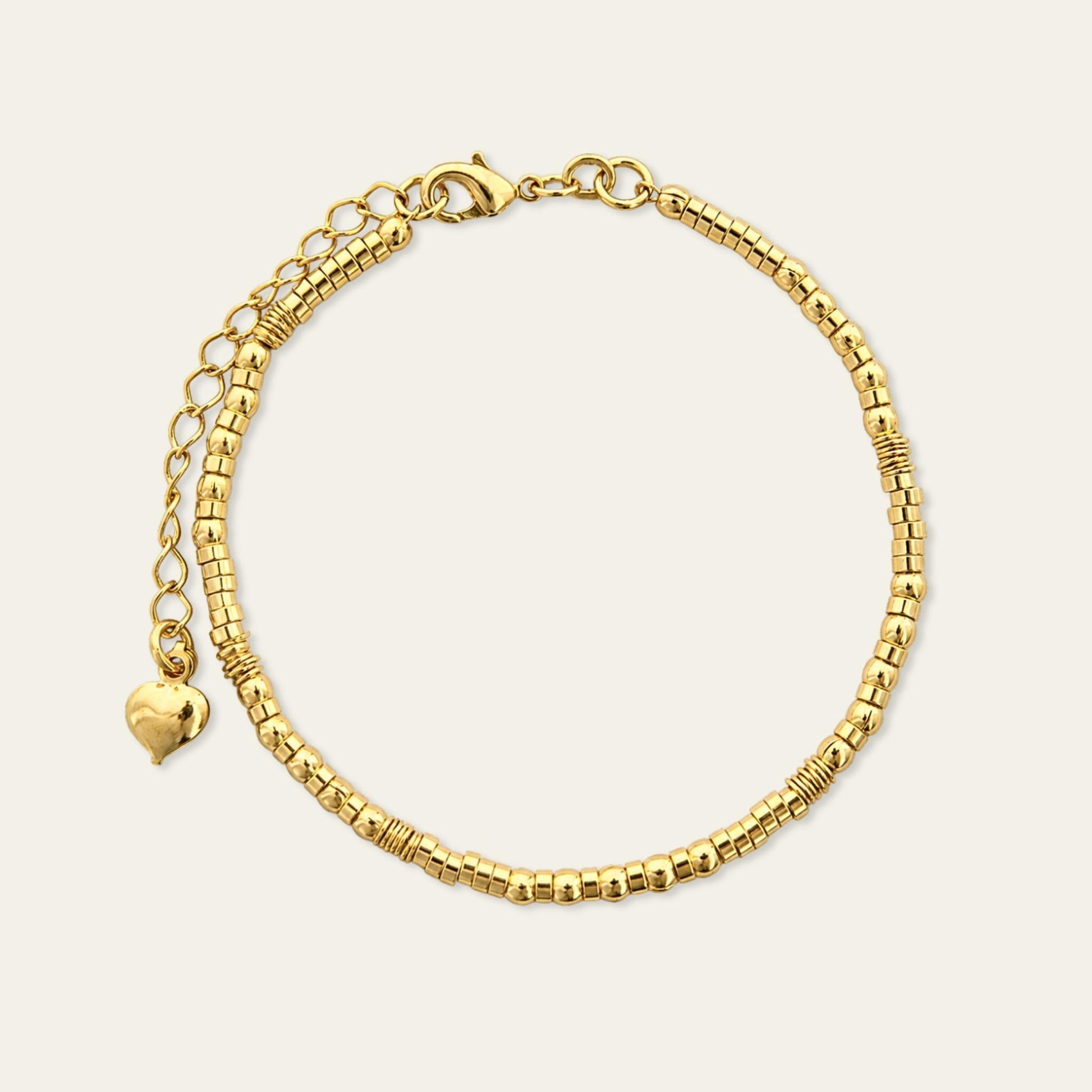 Pulsera de mostacillas y argollitas enchapada en oro de 18kt, sobre fondo blanco - Coca Johnson Joyas - Chile