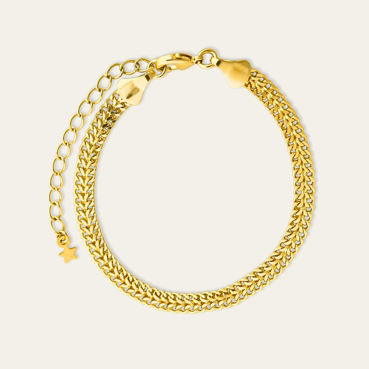 Pulsera de eslabones, enchapada en oro de 18kt, sobre fondo blanco  - Coca Johnson Joyas - Chile
