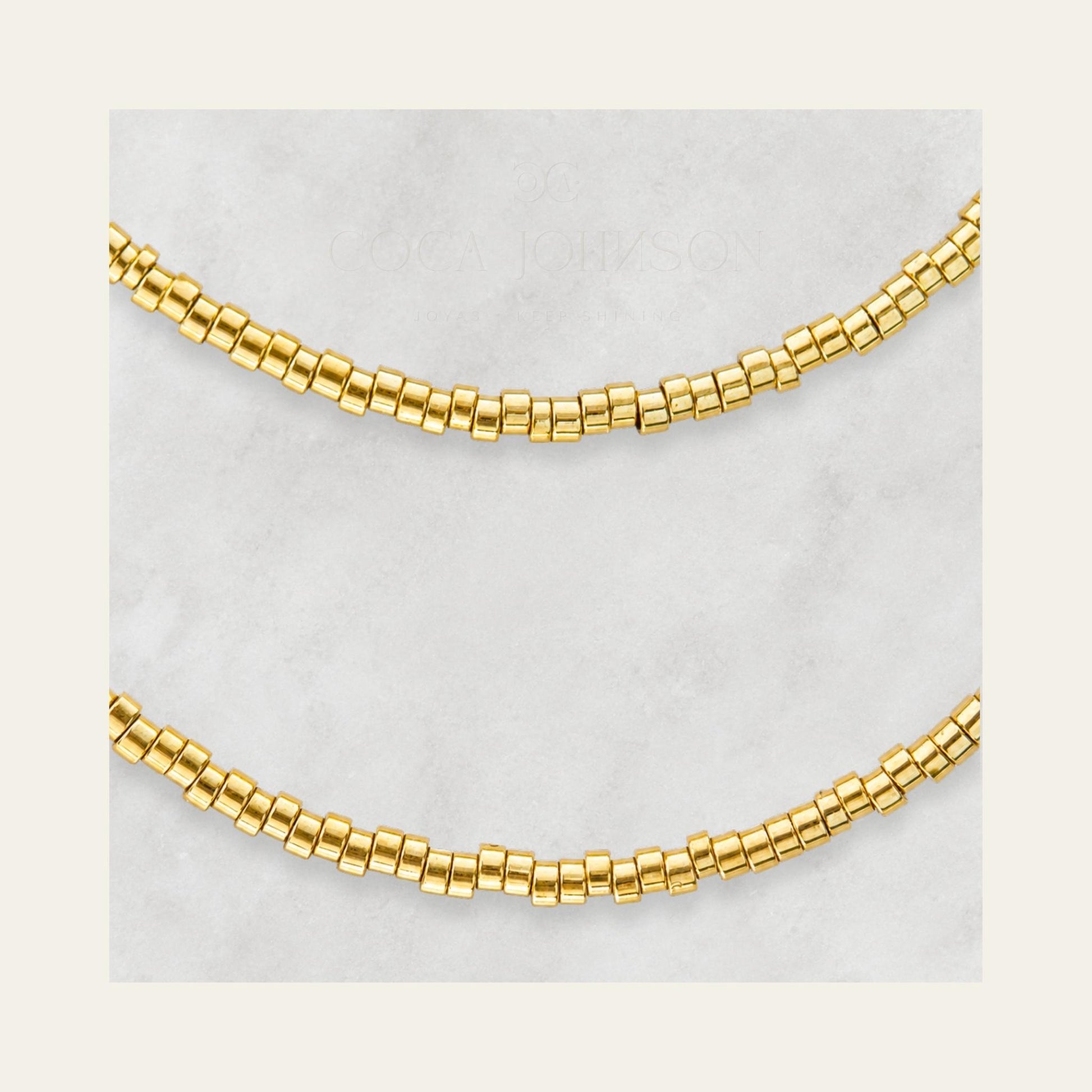 Detalle collar de mostacillas enchapado en oro de 18 kt - Coca Johnson Joyas - Chile