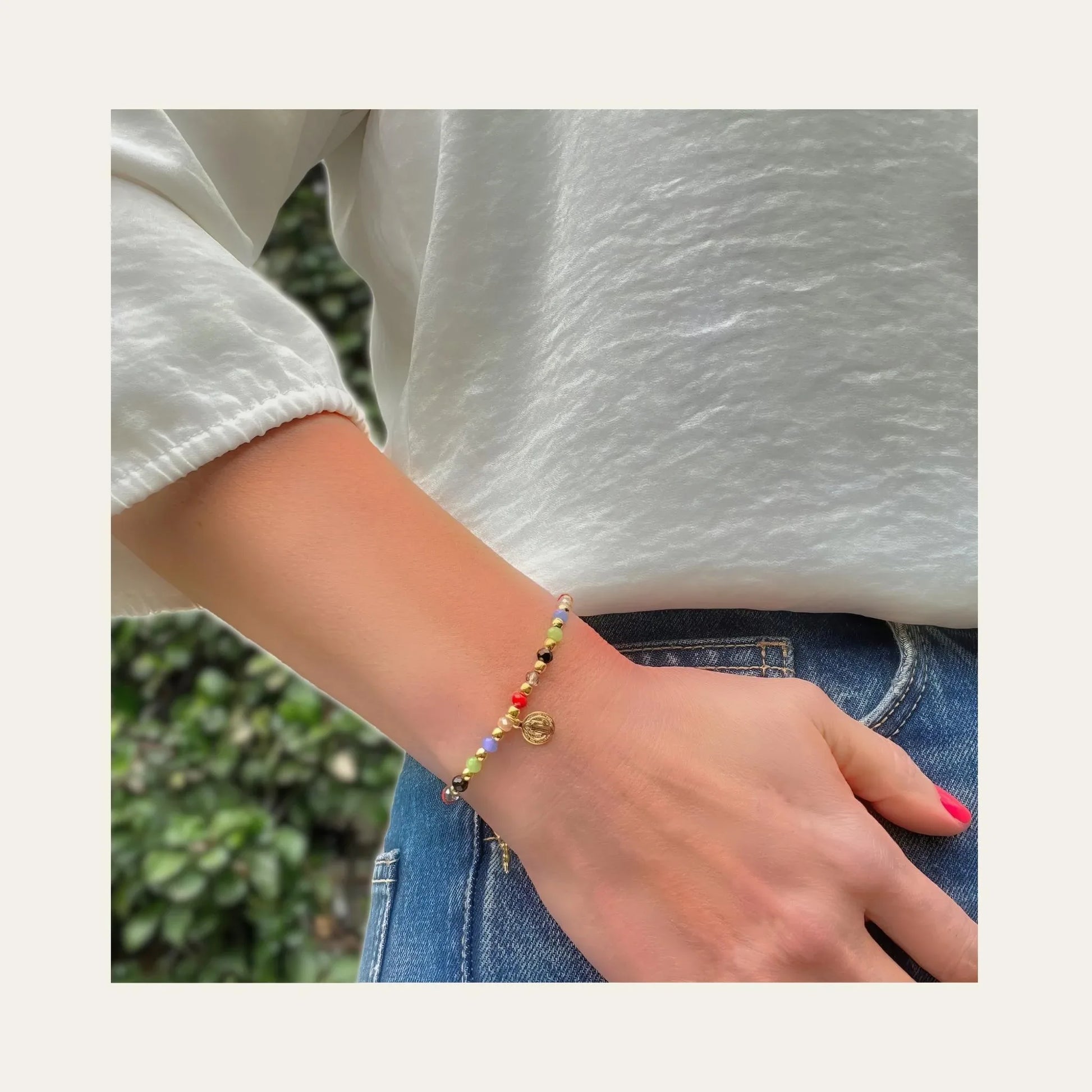 Pulsera_San_Benito_Cristales_Combinada_458cf634-839f-437e-9916-47593354dd56 - Coca Johnson Joyas - Chile
