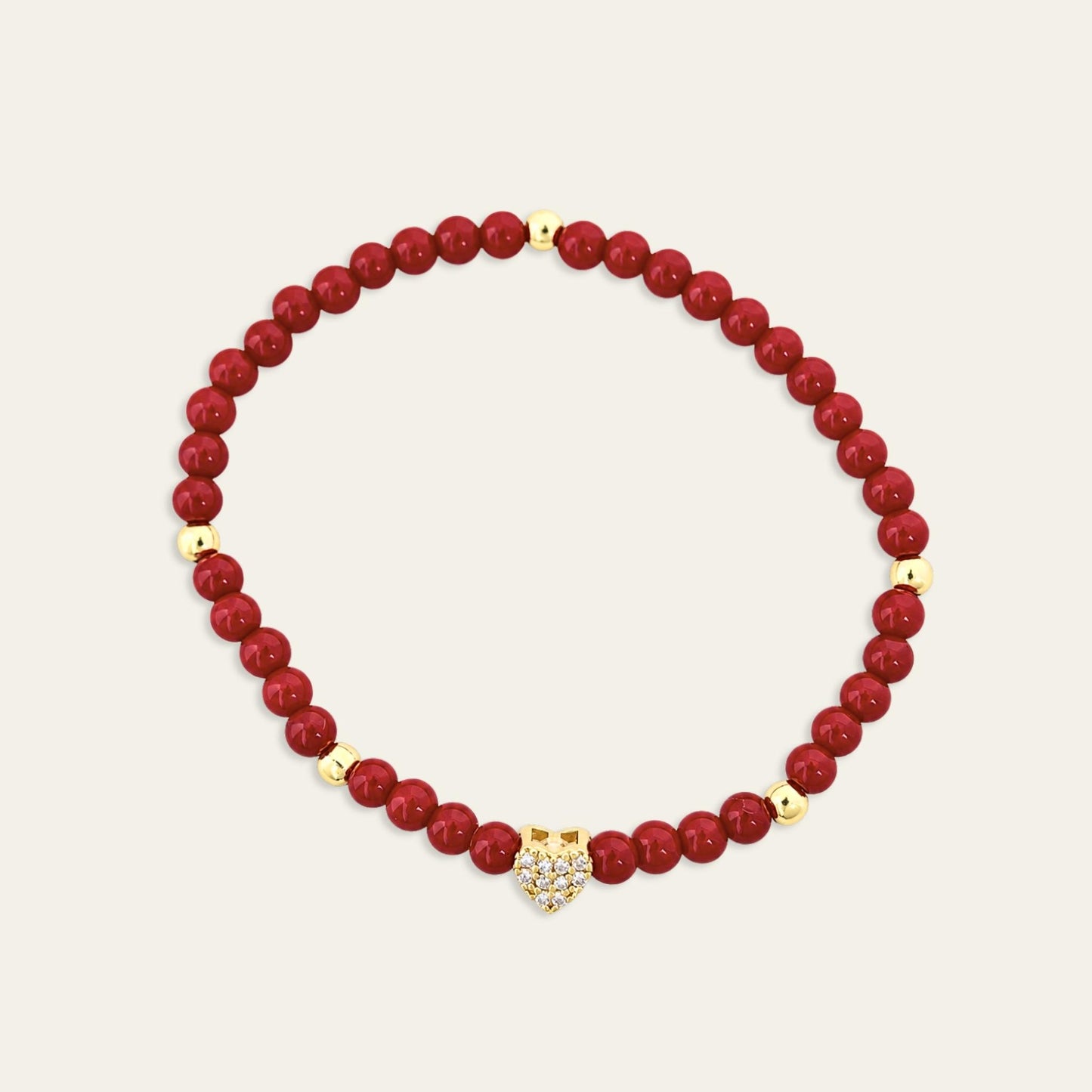 Pulsera de piedra R jade rojo, esferas y corazón con circones enchapados en oro de 18 Kt,sobre fondo blanco - Coca Johnson Joyas - Chile